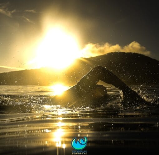 Nadador participa do Circuito Travessias Bombinhas